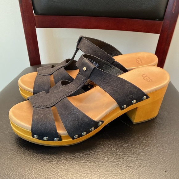 UGG Women's Black Sandals Size 8 - Picture 2 of 5